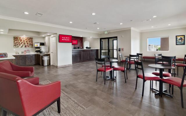 Red Roof Inn Plus+ Galveston - Beachfront