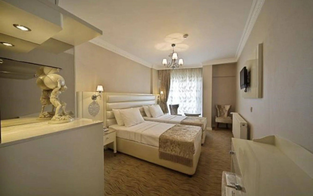 Royce Hotel