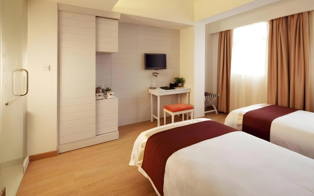 Ole Tai Sam Un Hotel
