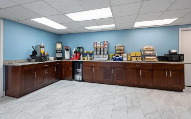 Days Inn by Wyndham Alma