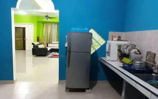 OYO 90215 Awani Homestay