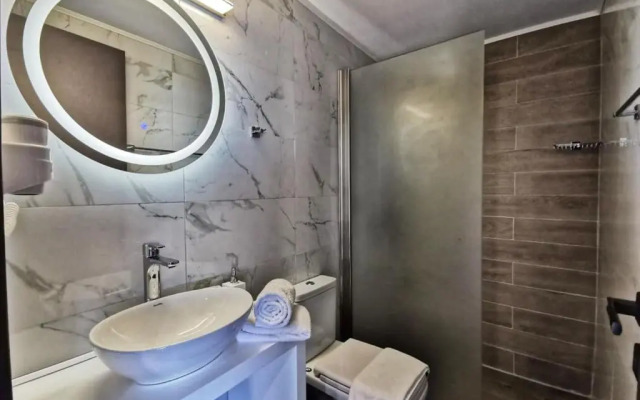 Sunrise Luxury Seaside Apartment