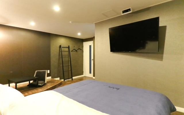 Louis Hotel