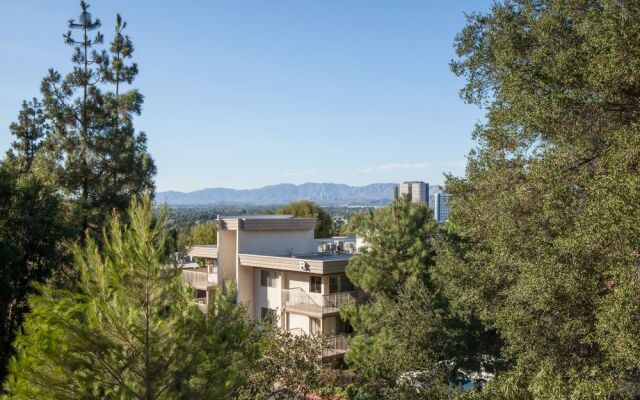Oakwood at Toluca Hills Apartments by Avalon