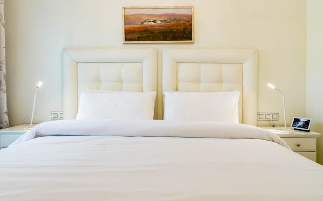 Casa Adelfas II by Roomservices