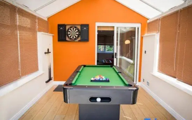 Comfy 3-Bed City Home • Parking • Near Deansgate