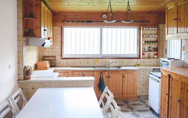 Entire house with garden, 70m from the beach.