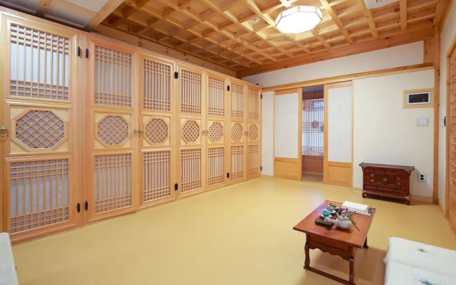 Wiyeonjae Hanok Stay