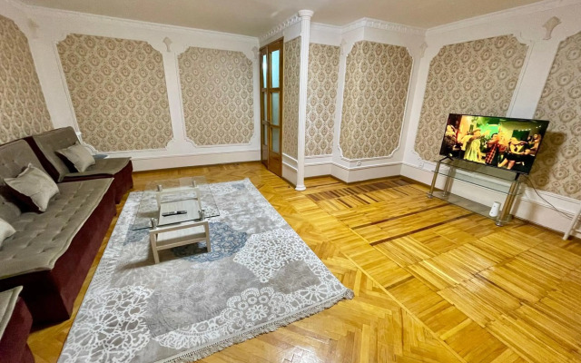 Classic C1 Apartment In The Center With 4 Rooms