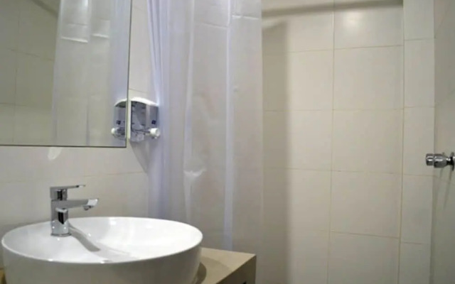 Nao Victoria Hostel