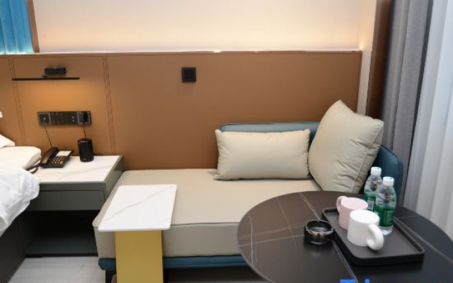 Carlton Movie Hotel – Guest Rooms – Huaihua