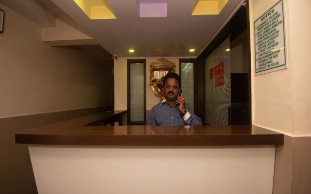Oyo 23285 The Diplomat Lodging