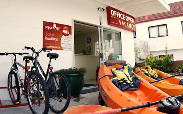 Peppertree Lodge - Hostel