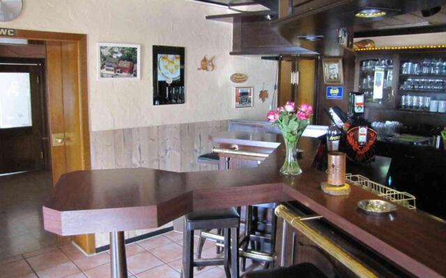 "Unter den Kastanien"