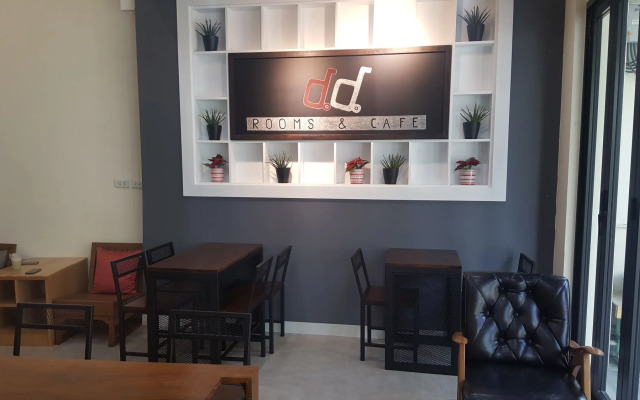 Double D Rooms & Cafe