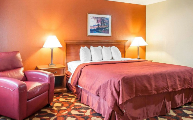 Quality Inn & Suites Kansas City I-435N Near Sports Complex