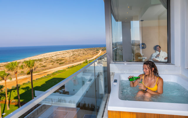Leonardo Crystal Cove & Spa by the sea - Adults Only