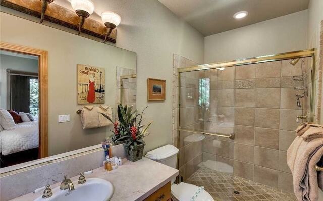 Tahoe Crestview Lodge - 5 Br Home