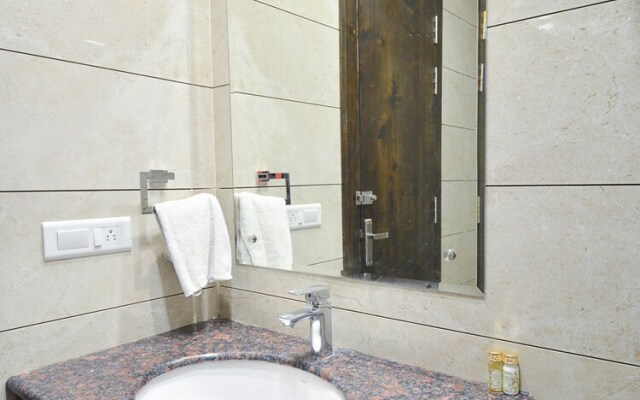 Capital O 37234 Reejas Inns N Suites