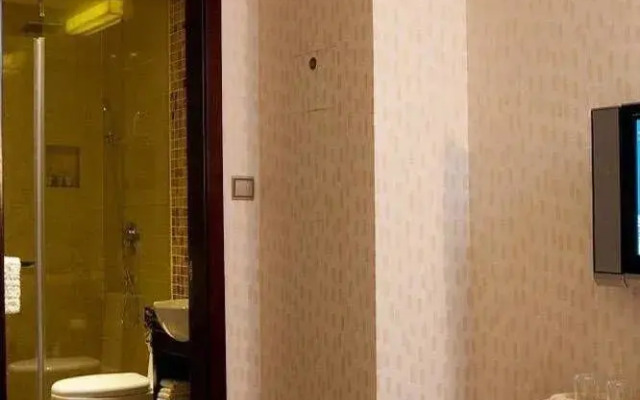 Shenzhen Douhui Fashion Hotel