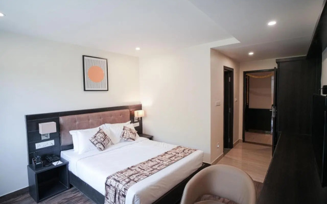 Vera by Bisque Hebbal