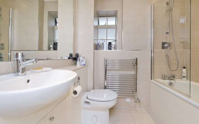 Modern 2 Bedroom South Kensington Flat