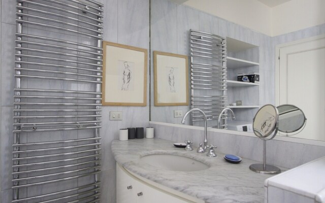 Lungarno Vespucci Elegance in Florence