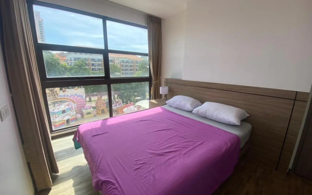 Simply Comfy Apartment by Patsamon