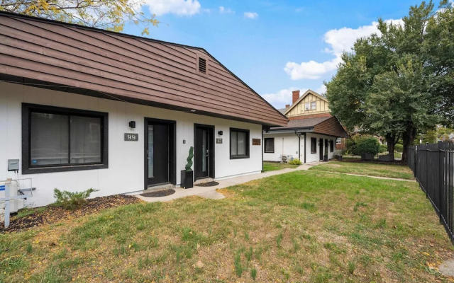 Chic City Retreat 97 Sleeps 2!