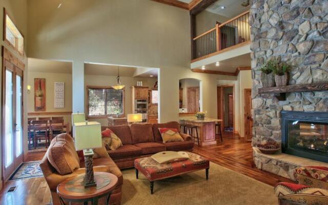 Boulder Ridge by Stewart Mountain Lodging