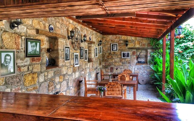 Parmis Boutique House