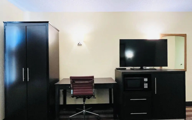 Super 8 Osseo WI