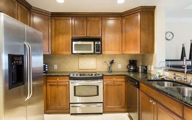 Condo Centre Court Living 3 Bedroom Reunion