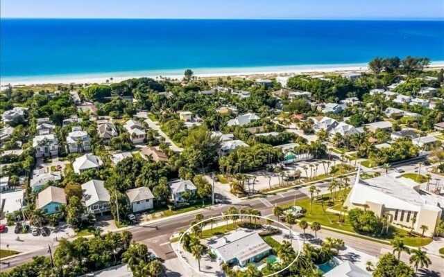 Sand N Suds 3 Bedroom Home by RedAwning