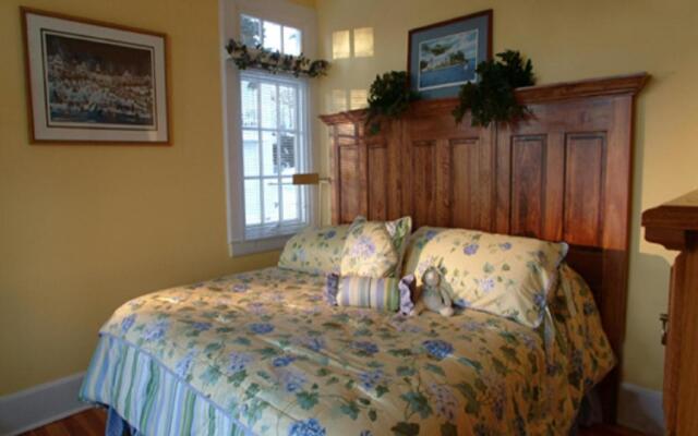 Boathouse Waterfront Lodging