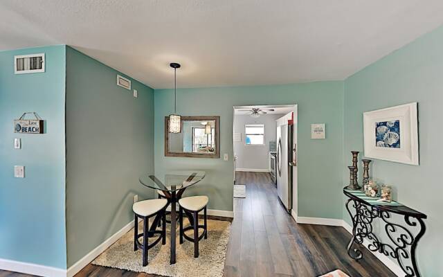1982gulx 2 Bedroom Condo