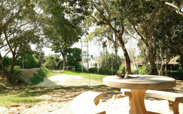 Casa Anillo vía, cerca a CC Cañaveral y Clínica