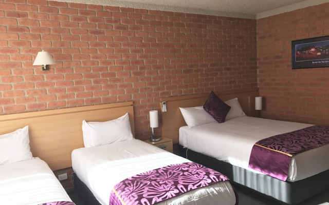 Comfort Inn Main Lead