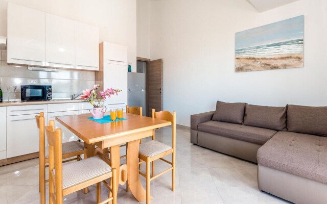 Stunning Apartment in Srima With Wifi and 2 Bedrooms