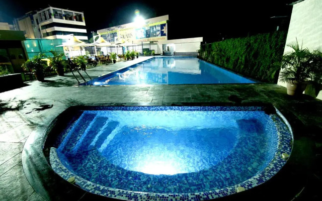 Solaris Hotel and Club