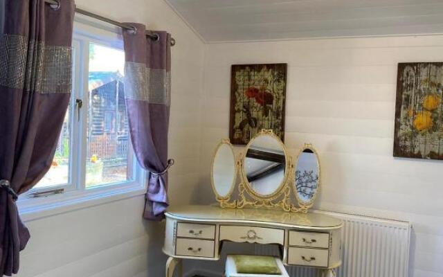 Magpie 1 Hot Tub HuntersMoon-Warminster-Bath-Wiltshire