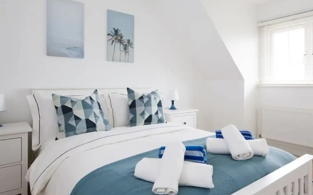 Modern Stylish Seaside Family Home