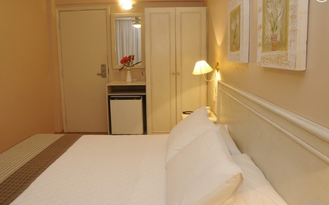 Shelton Hotel