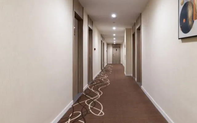 Muzi Xuanxuan Hotel (Wuxi Huaqing Bridge Subway Station People's Hospital)