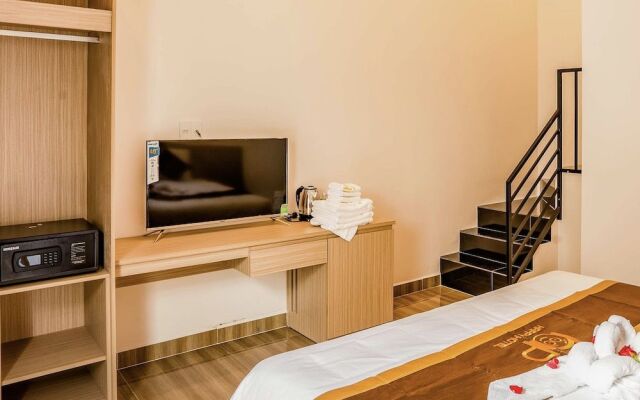 Happy Hotel
