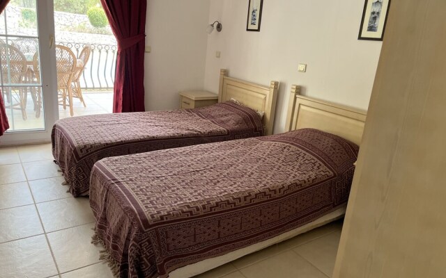 Stunning Spacious Poolside 2-bed Apt in Ovaçik