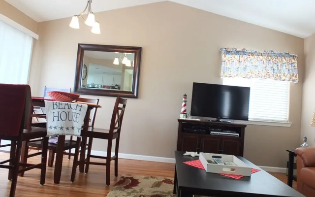 618 Airpark 2 Bedroom Condo by Redawning