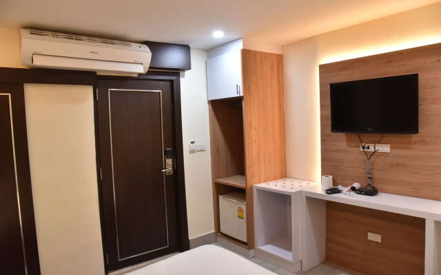 Rose Nana Hotel