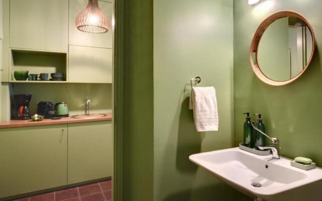 Cactus Hydra - Art Apartments