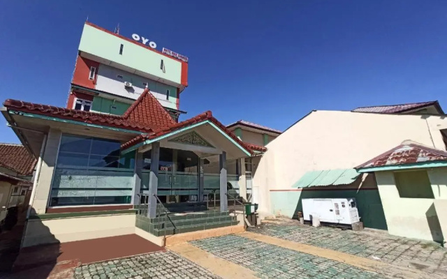 OYO 2611 Hotel Krui Syariah — 2-star hotel in Pemerihan